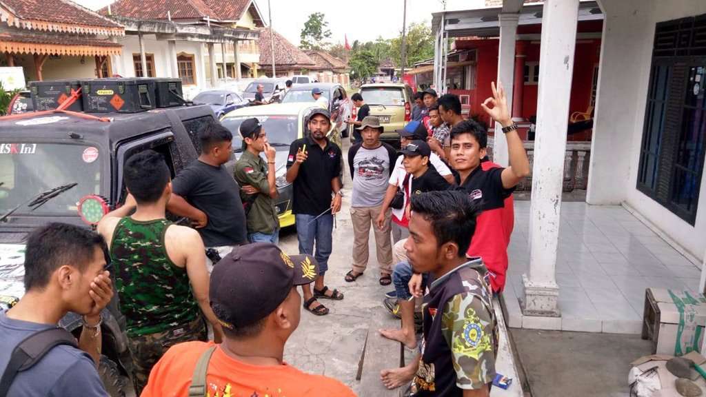 Forum Otomotif Lampung Turun Langsung Bantu Korban Tsunami Forum Otomotif Lampung Turun Langsung Bantu Korban Tsunami