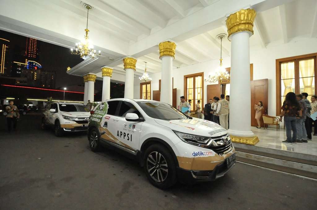 Honda CR-V Turbo Selesaikan 17.579 KM Jelajah Nusantara Honda CR-V Turbo Selesaikan 17.579 KM Jelajah Nusantara