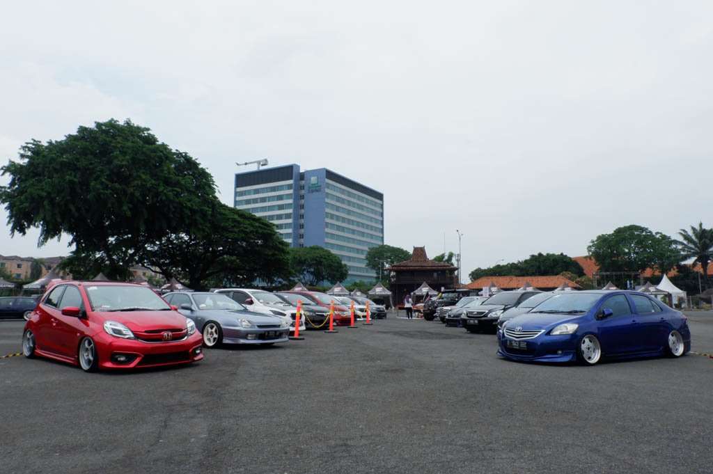 Ratusan Mobil Modifikasi Ramaikan MAXI Auto Modfest Perdana Ratusan Mobil Modifikasi Ramaikan MAXI Auto Modfest Perdana