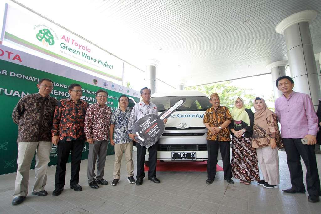 Toyota Sumbangkan Hiace untuk Pelestarian Spesies Burung Langka Toyota Sumbangkan Hiace untuk Pelestarian Spesies Burung Langka