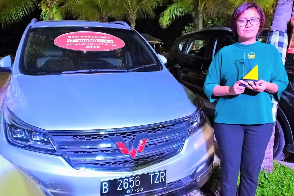 Dua MPV Wuling Raih Penghargaan di ICOTY 2018 Dua MPV Wuling Raih Penghargaan di ICOTY 2018