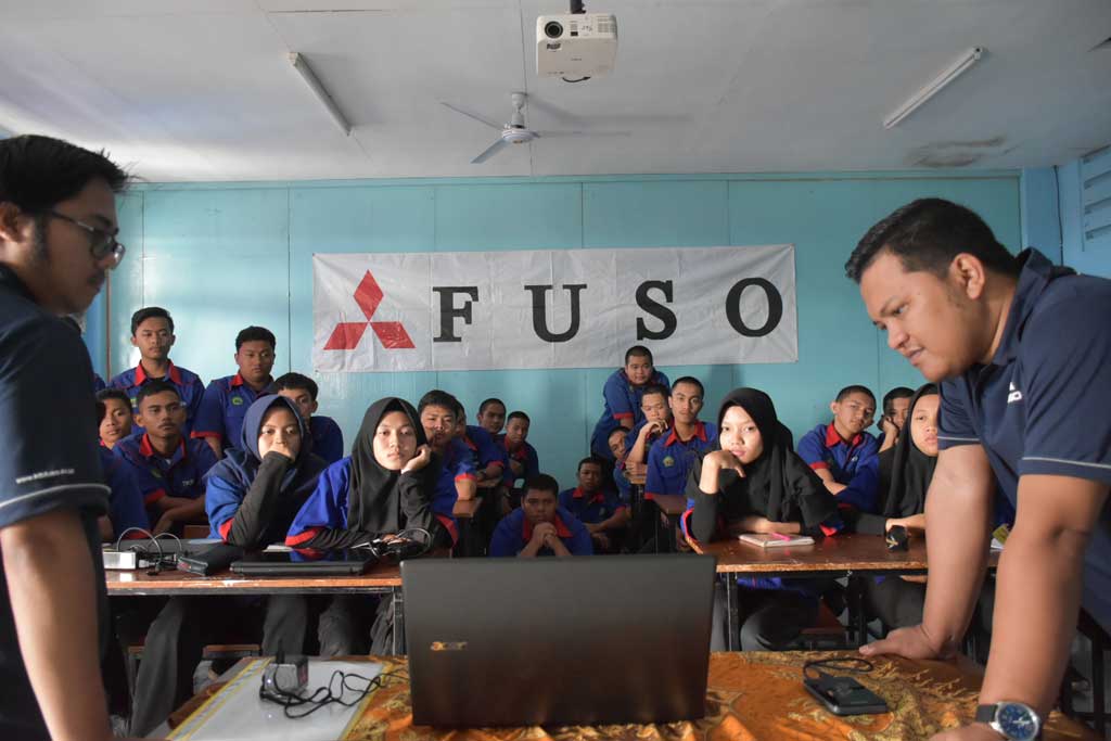 KTB Gelar Program Dukung Kemajuan Pendidikan SMK di Indonesia KTB Gelar Program Dukung Kemajuan Pendidikan SMK di Indonesia