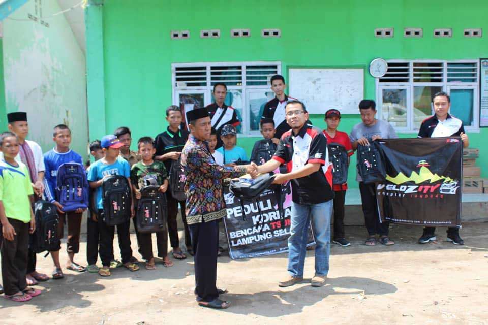Velozity Bantu MTs Nurul Islam Kalianda Lampung yang Terkena Tsunami Velozity Bantu MTs Nurul Islam Kalianda Lampung yang Terkena Tsunami