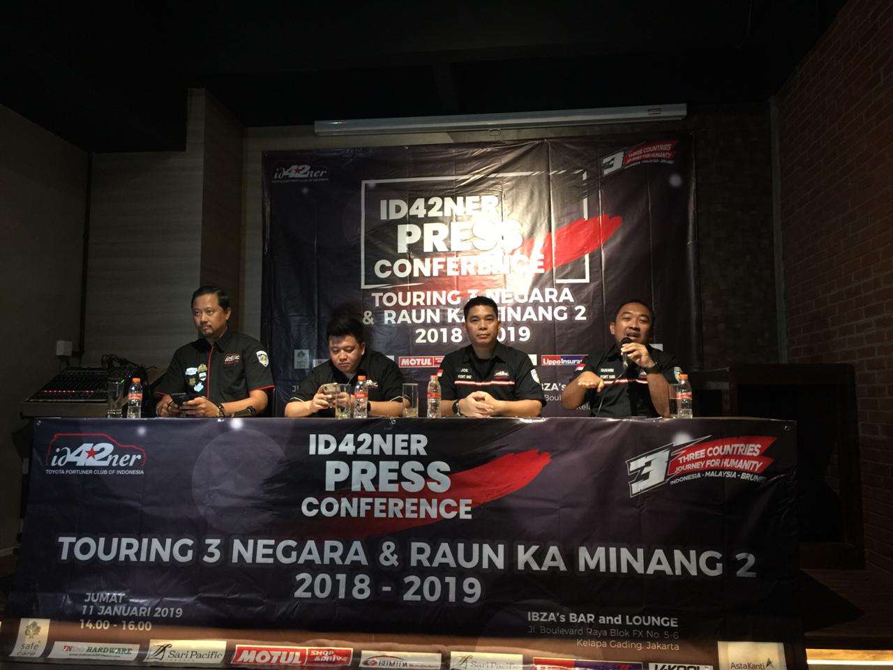 Komunitas Fortuner Jelajah Tiga Negara Komunitas Fortuner Jelajah Tiga Negara
