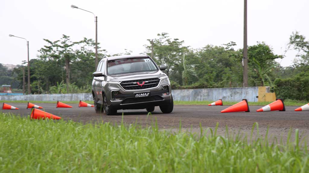 FIRST IMPRESSION: Wuling Almaz, Desain dan Handlingnya Mengesankan