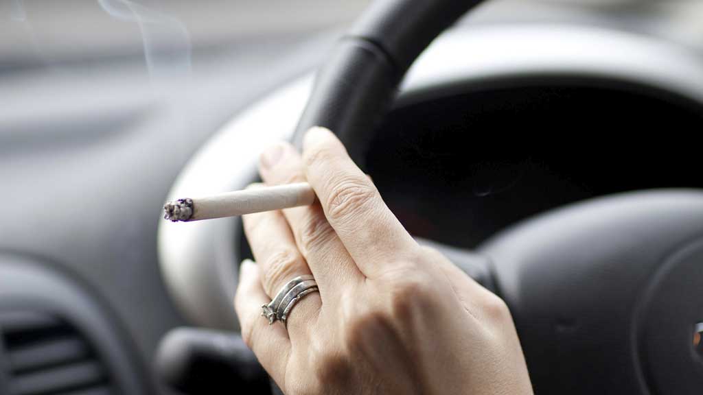 Cara Mudah Menghilangkan Bau Rokok di Kabin Mobil Cara Mudah Menghilangkan Bau Rokok di Kabin Mobil