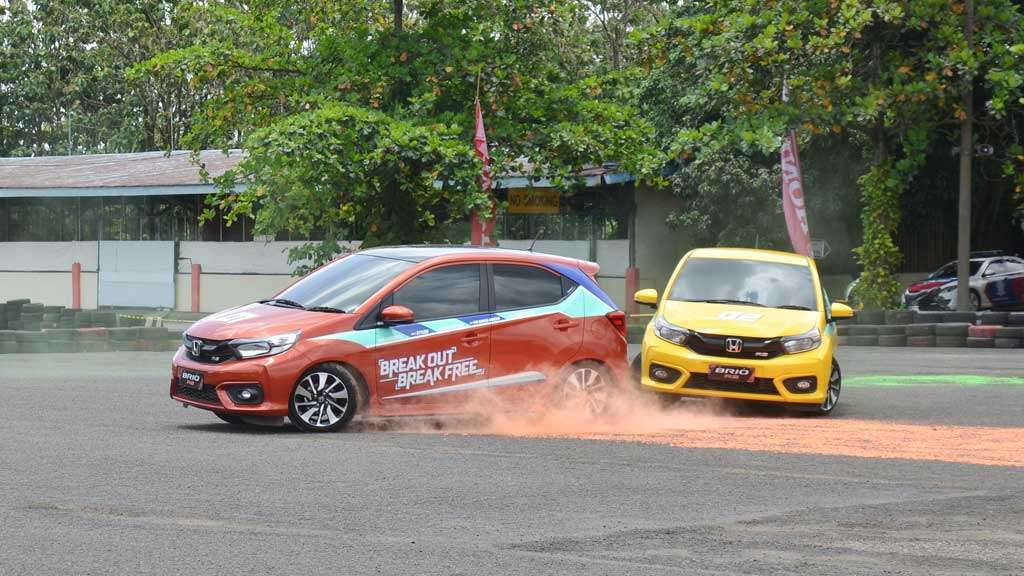 Honda Brio Raih Dua Penghargaan Sebagai LCGC dan City Car Terbaik Honda Brio Raih Dua Penghargaan Sebagai LCGC dan City Car Terbaik
