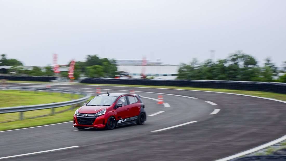Begini Rasanya Jadi Penumpang Daihatsu Ayla Turbo Begini Rasanya Jadi Penumpang Daihatsu Ayla Turbo