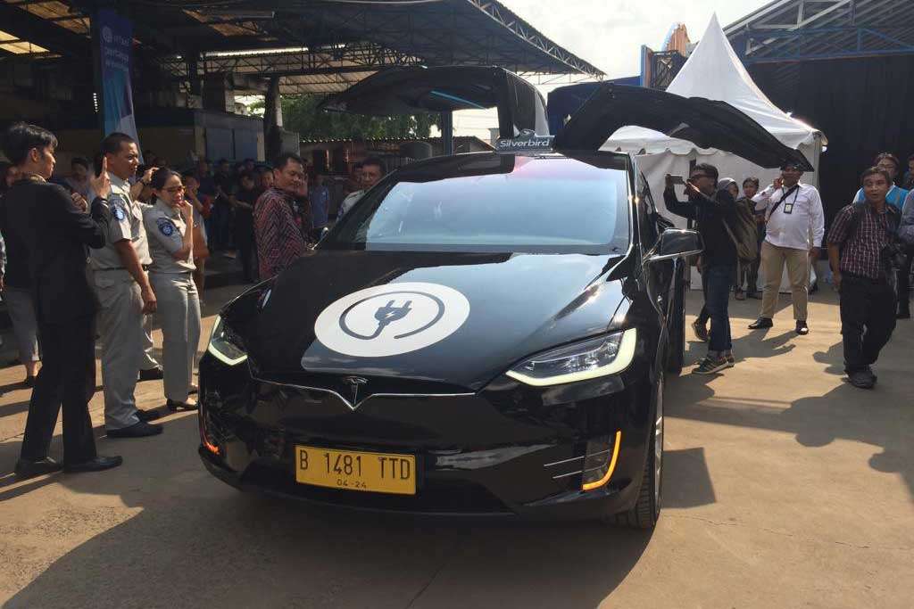 Wah, Blue Bird Gunakan Tesla Model X dan BYD e6 Jadi Taksi Wah, Blue Bird Gunakan Tesla Model X dan BYD e6 Jadi Taksi