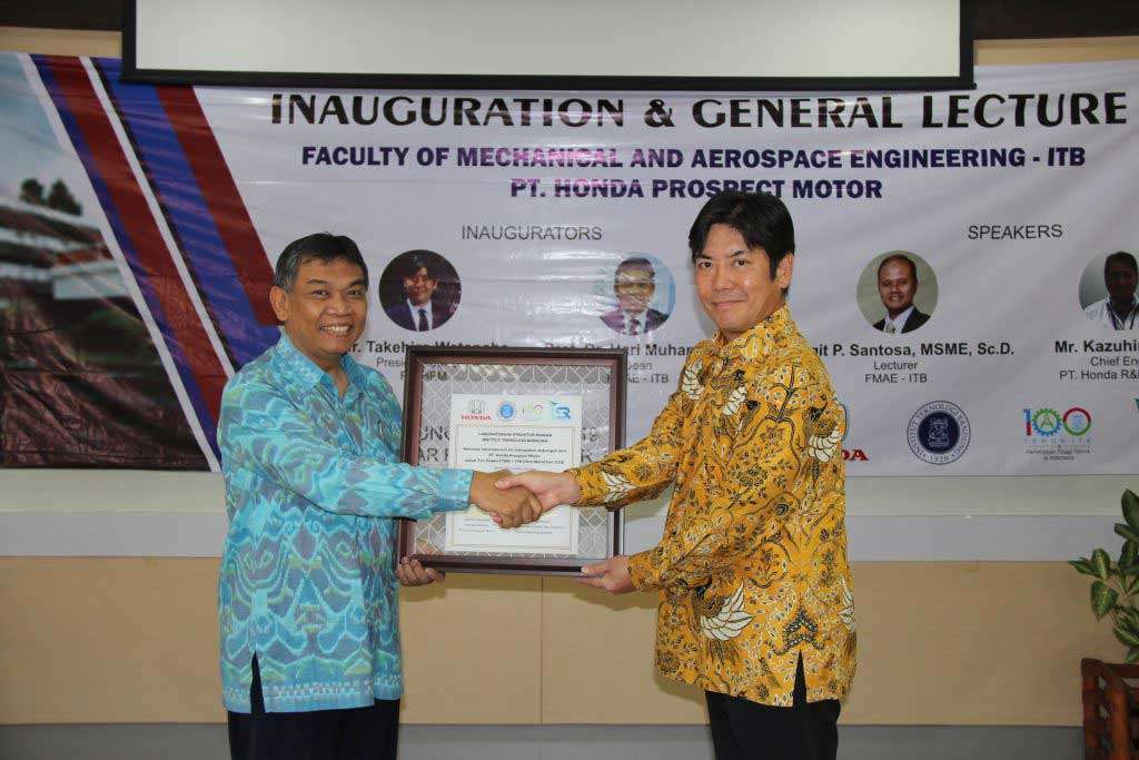 Honda Resmikan Laboratorium Struktur Ringan di ITB Honda Resmikan Laboratorium Struktur Ringan di ITB
