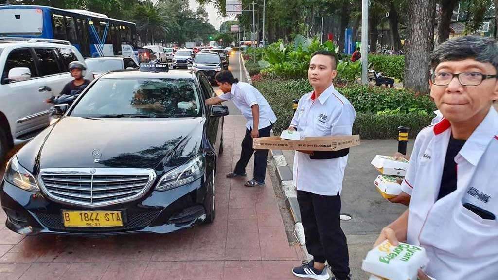 Komunitas Serena Indonesia Brotherhood Bagi-Bagi Takjil Istimewa Komunitas Serena Indonesia Brotherhood Bagi-Bagi Takjil Istimewa