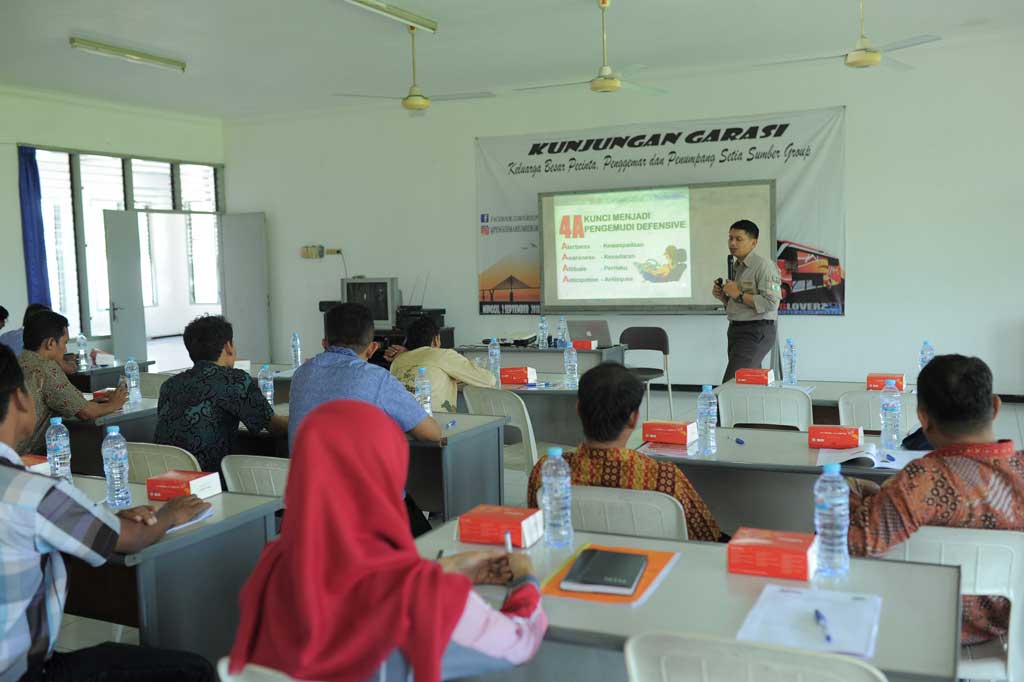 PO Sumber Kencono dan Shell Gelar Pelatihan Keamanan Berkendara Sopir Bus PO Sumber Kencono dan Shell Gelar Pelatihan Keamanan Berkendara Sopir Bus