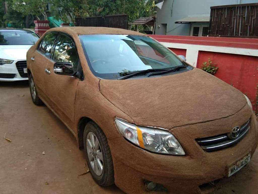 Wuih, Cegah Udara Panas Corolla Altis Ini Dilapisi Kotoran Sapi Wuih, Cegah Udara Panas Corolla Altis Ini Dilapisi Kotoran Sapi