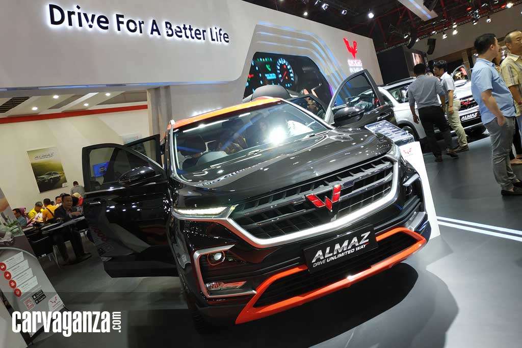 Wuling Pajang Light Up Dress Almaz di Telkomsel IIMS 2019 Wuling Pajang Light Up Dress Almaz di Telkomsel IIMS 2019
