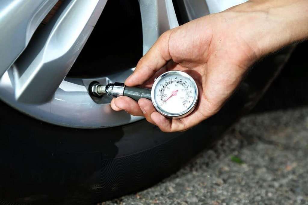 Perhatikan Tekanan Angin Ban Mobil Anda, Ini Manfaatnya Perhatikan Tekanan Angin Ban Mobil Anda, Ini Manfaatnya