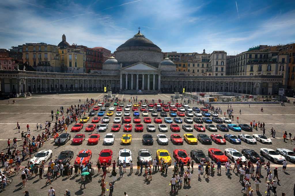 Begini Jika Ratusan Penggemar Ferrari Tur Eksklusif di Campania Begini Jika Ratusan Penggemar Ferrari Tur Eksklusif di Campania