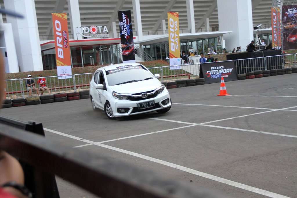 Honda Brio Saturday Night Challenge Sambangi Gedung Sate Bandung Honda Brio Saturday Night Challenge Sambangi Gedung Sate Bandung