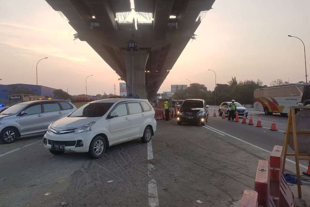 Jasa Marga Berlakukan Contraflow dari KM 34 - KM 47 Jakarta Cikampek Jasa Marga Berlakukan Contraflow dari KM 34 - KM 47 Jakarta Cikampek