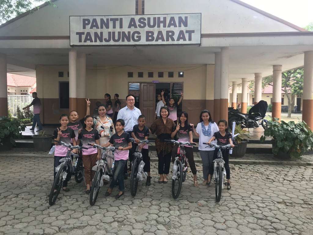 McLaren Club Indonesia Bagi-Bagi Sepeda ke Panti Asuhan McLaren Club Indonesia Bagi-Bagi Sepeda ke Panti Asuhan