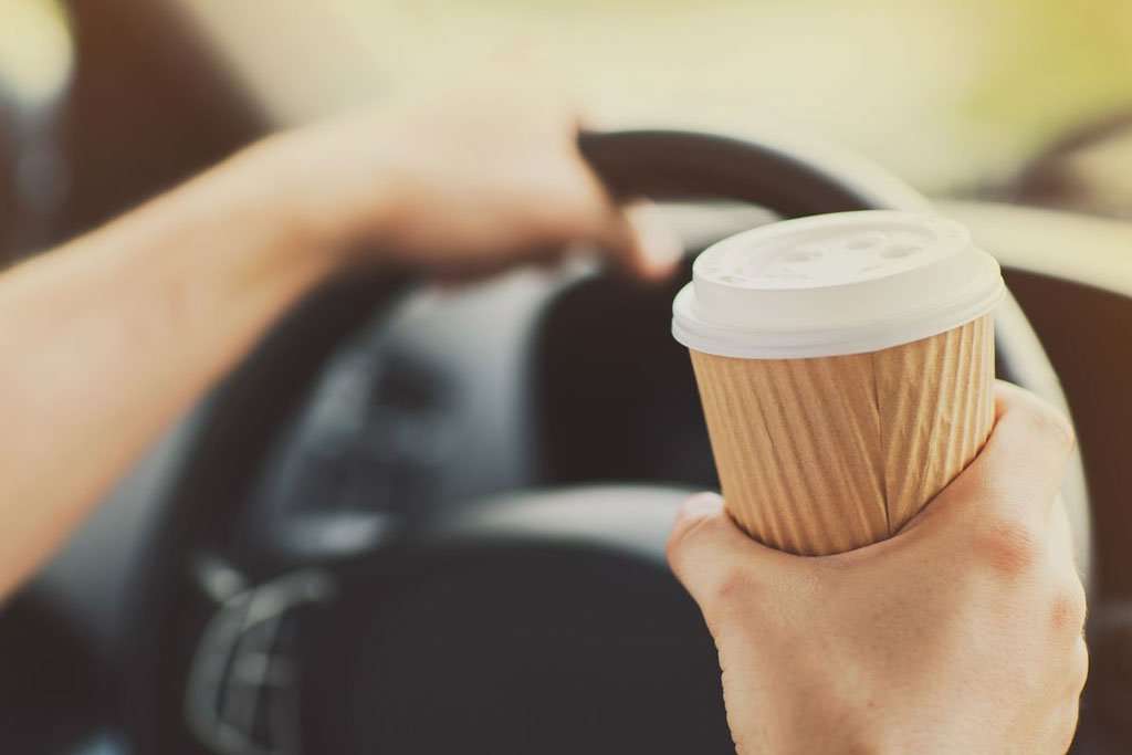 Minum Kopi Saat Nyetir Bikin Nggak Ngantuk, Mitos atau Fakta? Minum Kopi Saat Nyetir Bikin Nggak Ngantuk, Mitos atau Fakta?