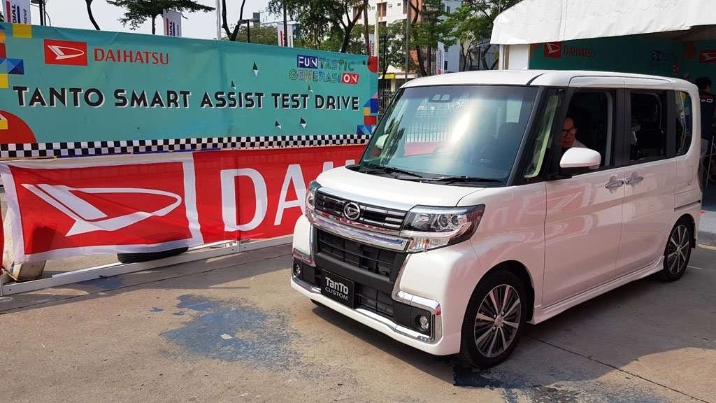 Merasakan Fitur Keselamatan Smart Assist di Daihatsu New Tanto Merasakan Fitur Keselamatan Smart Assist di Daihatsu New Tanto
