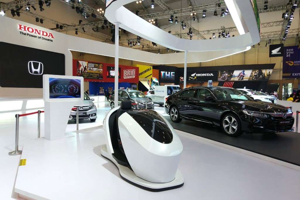 Mencoba Fitur Keselamatan Honda SENSING di Wahana Virtual Reality Mencoba Fitur Keselamatan Honda SENSING di Wahana Virtual Reality
