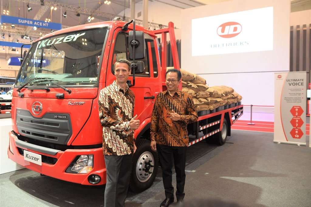 UD Trucks Indonesia Boyong 4 Truk Quester dan Kuzer Baru di GIIAS 2019 UD Trucks Indonesia Boyong 4 Truk Quester dan Kuzer Baru di GIIAS 2019
