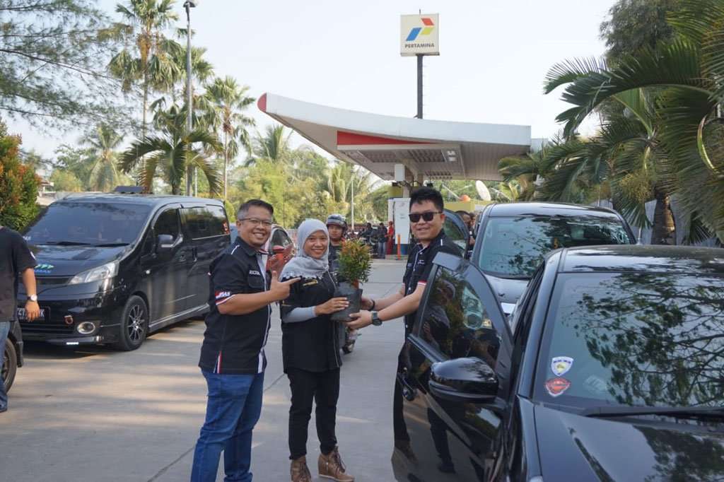 Indonesian Black Car Community Dukung Kampanye Go Green Indonesian Black Car Community Dukung Kampanye Go Green