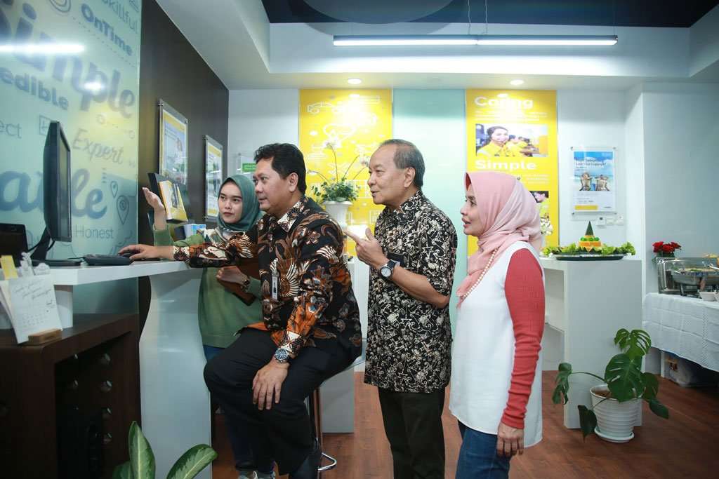 Jemput Bola, Adira Insurance Buka Kantor Representatif di Pusat Perbelanjaan Jemput Bola, Adira Insurance Buka Kantor Representatif di Pusat Perbelanjaan