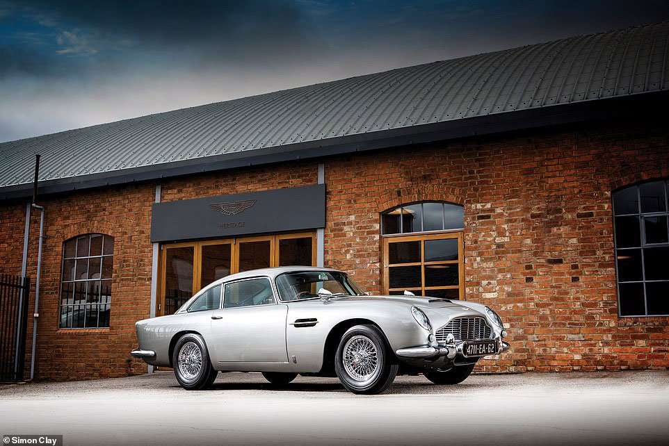 Aston Martin James Bond Lengkap dengan Senapan Mesin Dilelang Rp 86 M Aston Martin James Bond Lengkap dengan Senapan Mesin Dilelang Rp 86 M