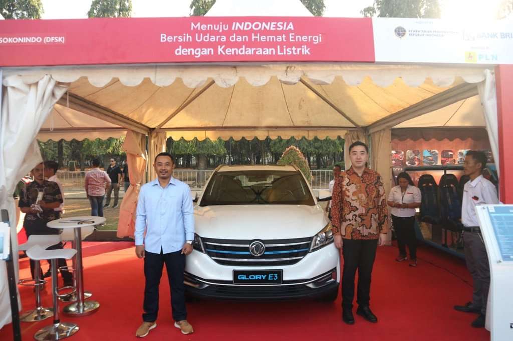 DFSK Boyong Glory E3 di Pameran Mobil Listrik DFSK Boyong Glory E3 di Pameran Mobil Listrik