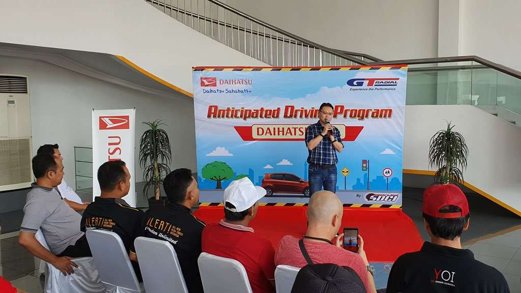 Daihatsu Auto Clinic Berbagi Tips Safety Driving untuk Komunitas di Jawa Tengah Daihatsu Auto Clinic Berbagi Tips Safety Driving untuk Komunitas di Jawa Tengah