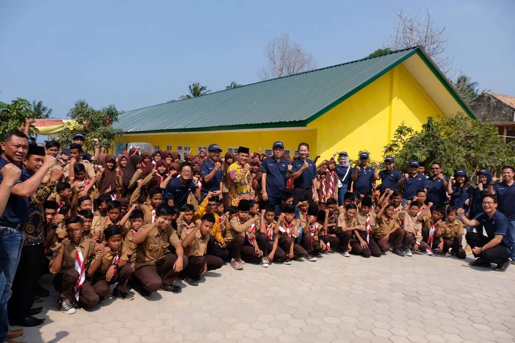 KTB Bantu Perbaikan Sarana Pendidikan Melalui Program We Care, We Share KTB Bantu Perbaikan Sarana Pendidikan Melalui Program We Care, We Share