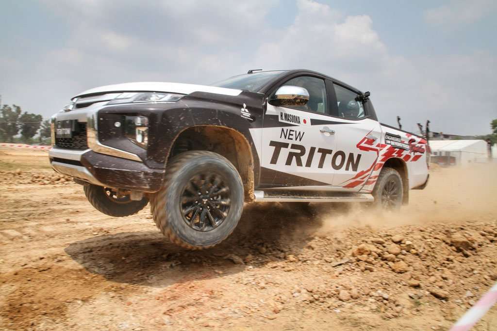 Mitsubishi Kenalkan Kemampuan New Triton di Pekanbaru Mitsubishi Kenalkan Kemampuan New Triton di Pekanbaru