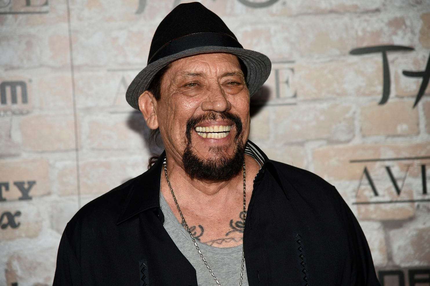 Aktor Laga Danny Trejo Selamatkan Anak Dari Mobil Terbalik Aktor Laga Danny Trejo Selamatkan Anak Dari Mobil Terbalik