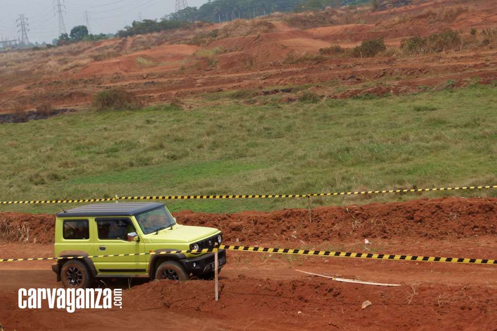 Menguji Ketangguhan All-New Suzuki Jimny di Lintasan Off-Road Menguji Ketangguhan All-New Suzuki Jimny di Lintasan Off-Road