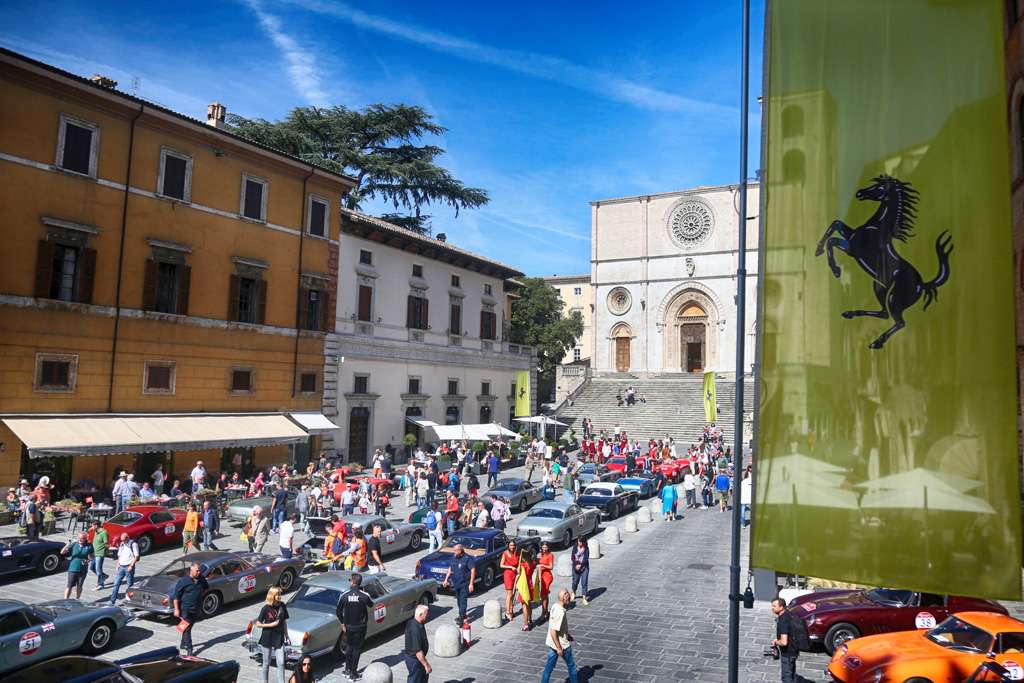 Cavalcade Classiche, Pemilik Ferrari Klasik Menjelajahi Kota Roma Cavalcade Classiche, Pemilik Ferrari Klasik Menjelajahi Kota Roma