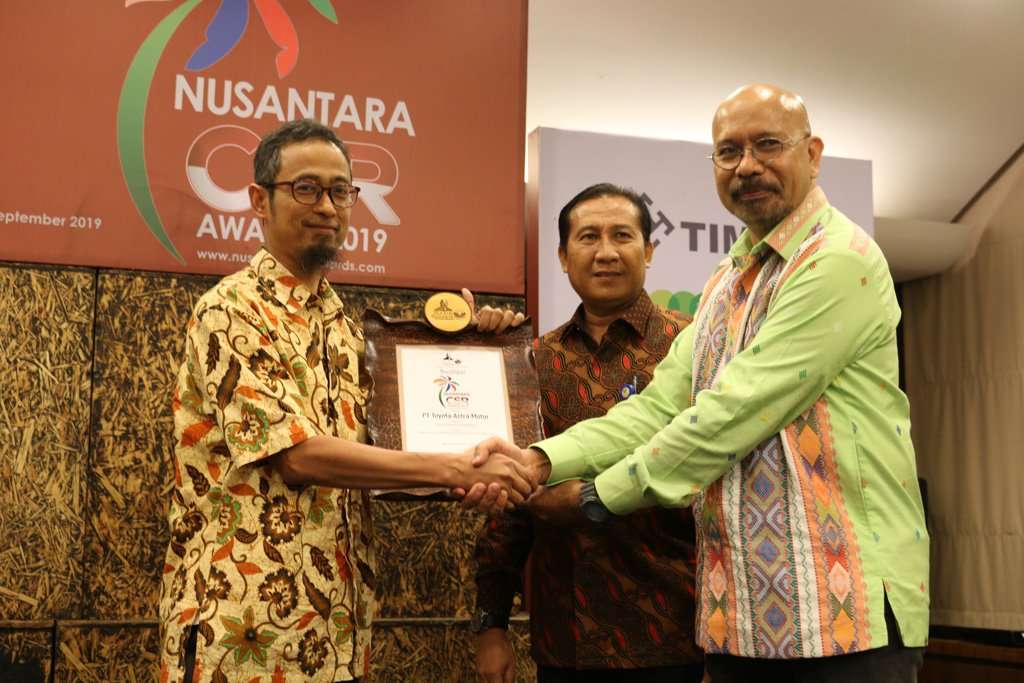 Toyota Astra Motor Raih 2 Penghargaan CSR Bidang Lingkungan Toyota Astra Motor Raih 2 Penghargaan CSR Bidang Lingkungan