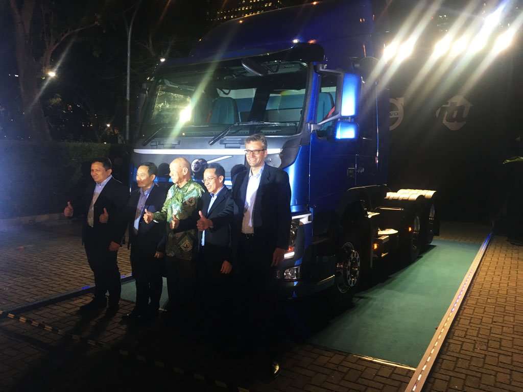 Truk Canggih Volvo FM 440 6X2T Meluncur Incar Pasar Logistik Truk Canggih Volvo FM 440 6X2T Meluncur Incar Pasar Logistik