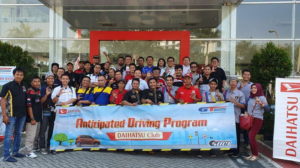 Komunitas Daihatsu Bekasi Ikuti Auto Clinic Safety Driving Komunitas Daihatsu Bekasi Ikuti Auto Clinic Safety Driving