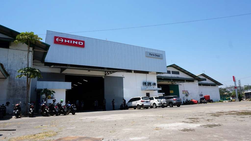 Tingkatkan Distribusi Suku Cadang, Hino Dirikan Part Depo di Makassar Tingkatkan Distribusi Suku Cadang, Hino Dirikan Part Depo di Makassar