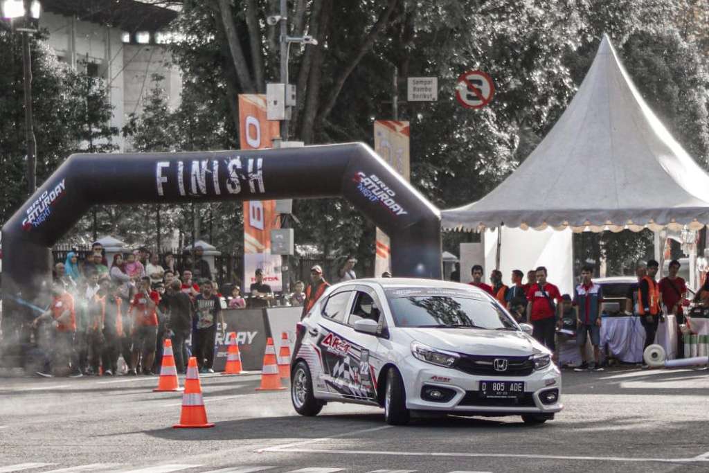 Lomba Slalom Honda Brio Saturday Night Challeng Sambangi Surabaya Lomba Slalom Honda Brio Saturday Night Challeng Sambangi Surabaya