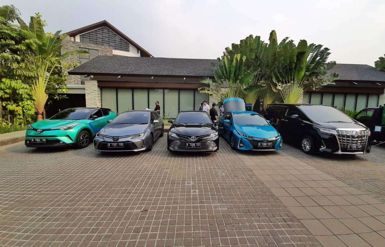 FEATURE: Sengatan Listrik Mobil Toyota di Indonesia