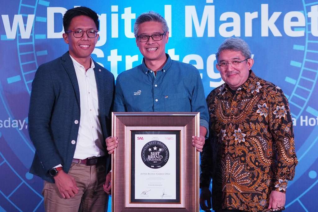 Garda Oto Raih Platinum Indonesia Best Brand Award 2019 Garda Oto Raih Platinum Indonesia Best Brand Award 2019
