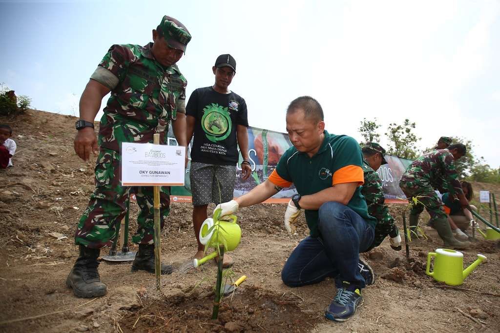 MPM Group Tanam Ribuan Bambu di Ruas Pesisir DAS Citarum MPM Group Tanam Ribuan Bambu di Ruas Pesisir DAS Citarum