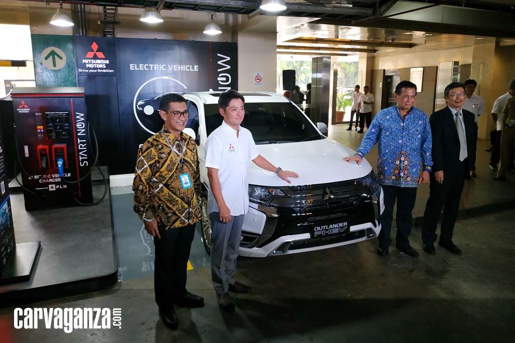 Mitsubishi Sediakan Quick Charging Station Mobil Listrik di Plaza Senayan Mitsubishi Sediakan Quick Charging Station Mobil Listrik di Plaza Senayan