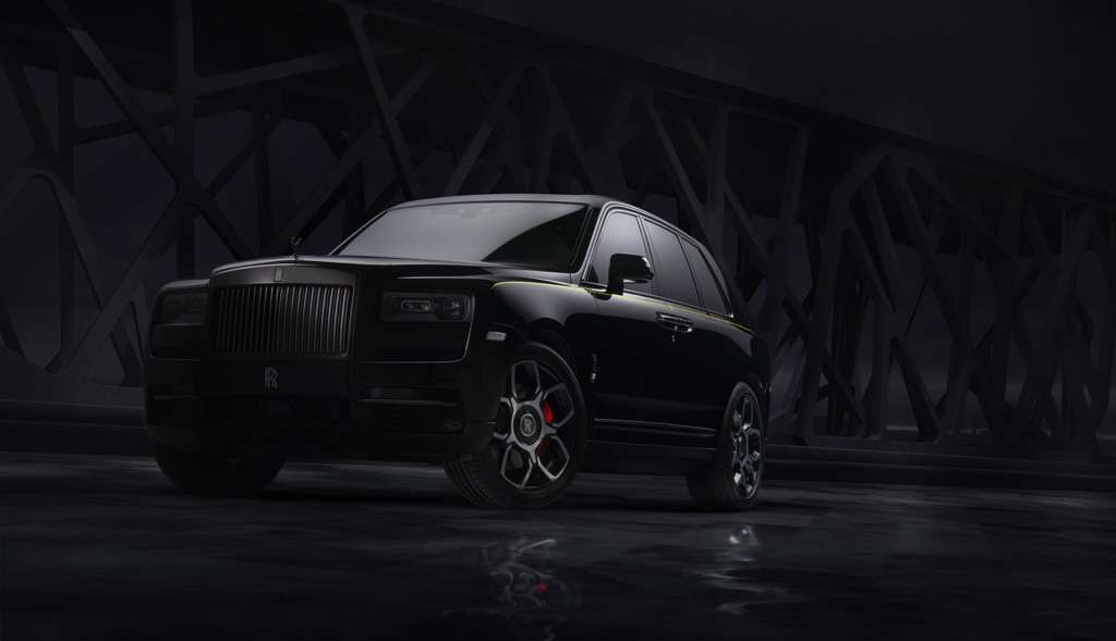 Черный Rolls Royce Cullinan Black Badge 2022