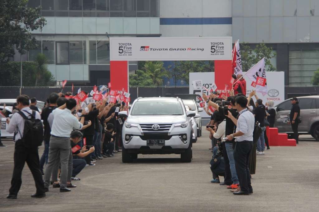 Perjalanan Test Drive 5 Benua Toyota Jelajahi di Indonesia Perjalanan Test Drive 5 Benua Toyota Jelajahi di Indonesia