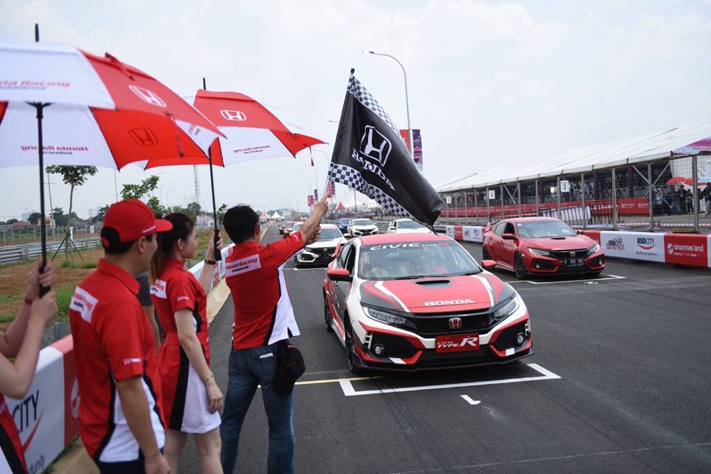 Honda Ajak Komunitas Civic Type R Jajal Sirkuit BSD Honda Ajak Komunitas Civic Type R Jajal Sirkuit BSD