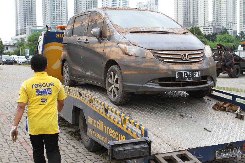 Bantu Pelanggan, Adira Insurance Siagakan Tim Tanggap Bencana 24 Jam Bantu Pelanggan, Adira Insurance Siagakan Tim Tanggap Bencana 24 Jam